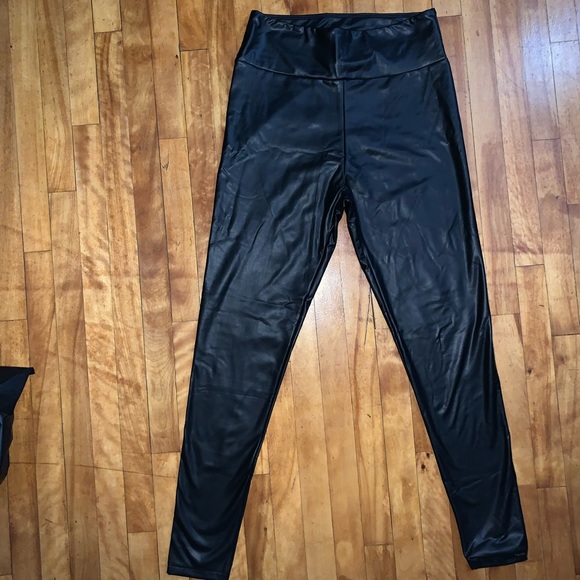 Black faux leather leggings, L size - Picture 3 of 3